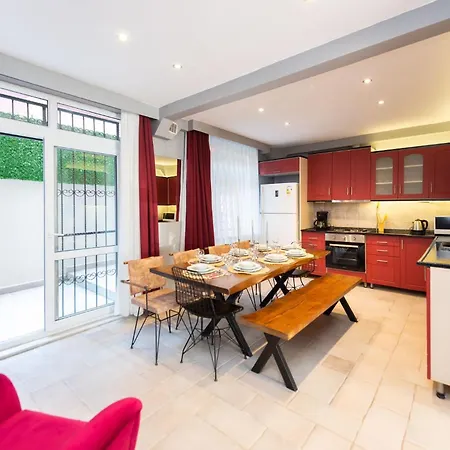 Bright * Κωνσταντινούπολη