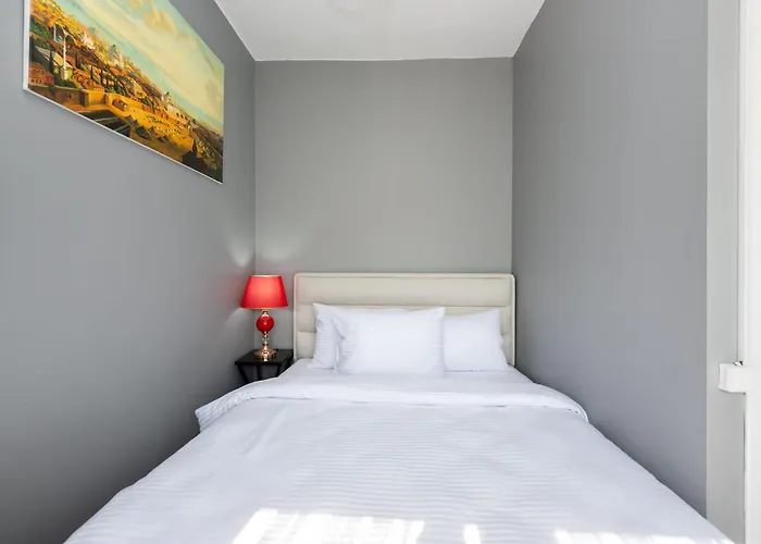 Oda ve Kahvaltı Bright